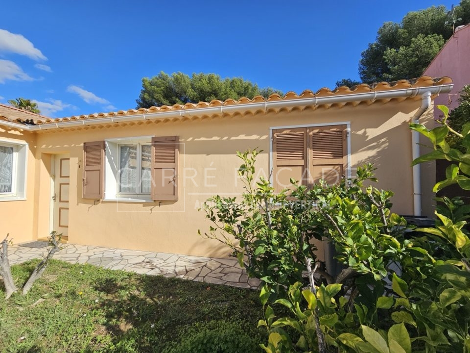 Façadier d'une maison à Cannes, 06400, Alpes-Maritimes